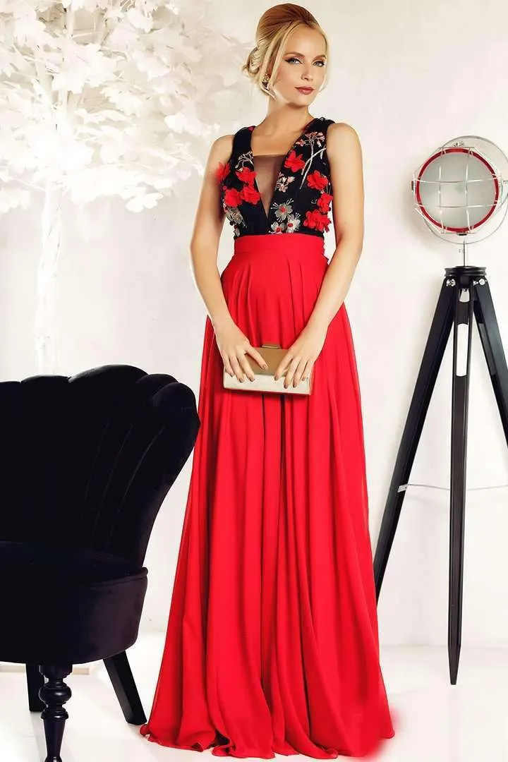 Abito lungo svasato rosso in georgette Fofy con corpino nero a  fiori 3D e cordoncino allacciabile