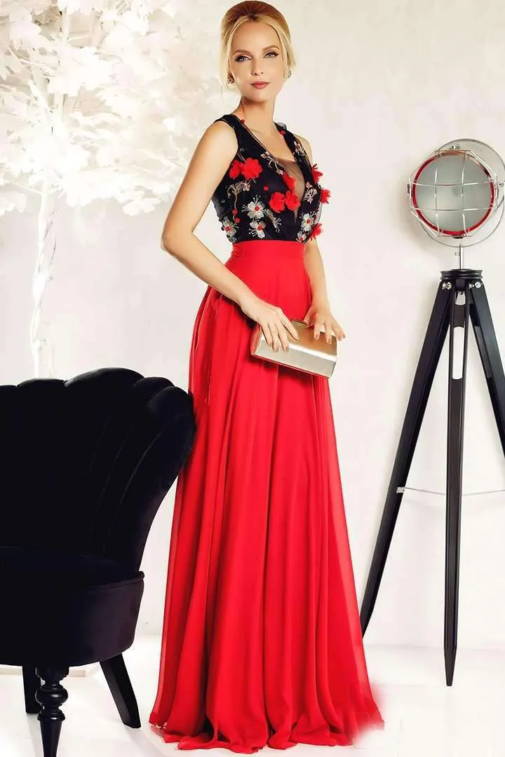 Abito lungo svasato rosso in georgette Fofy con corpino nero a  fiori 3D e cordoncino allacciabile
