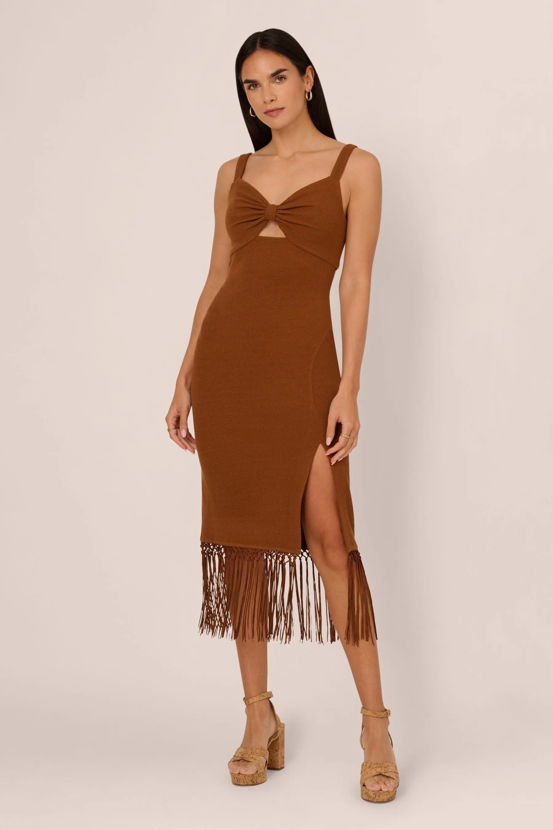 Adrianna Papell Marrone midi in maglia con frange - Abito