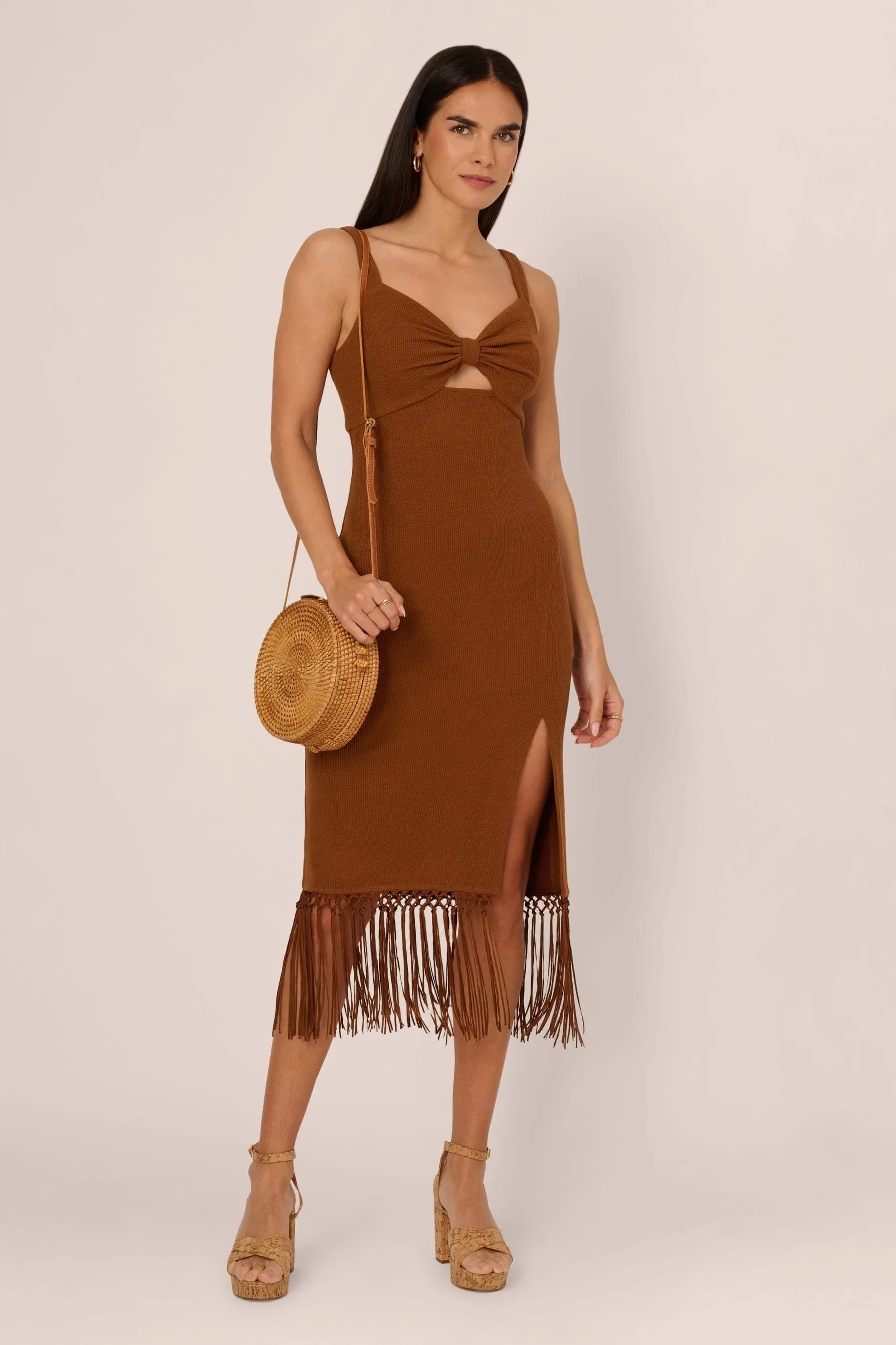Adrianna Papell Marrone midi in maglia con frange - Abito