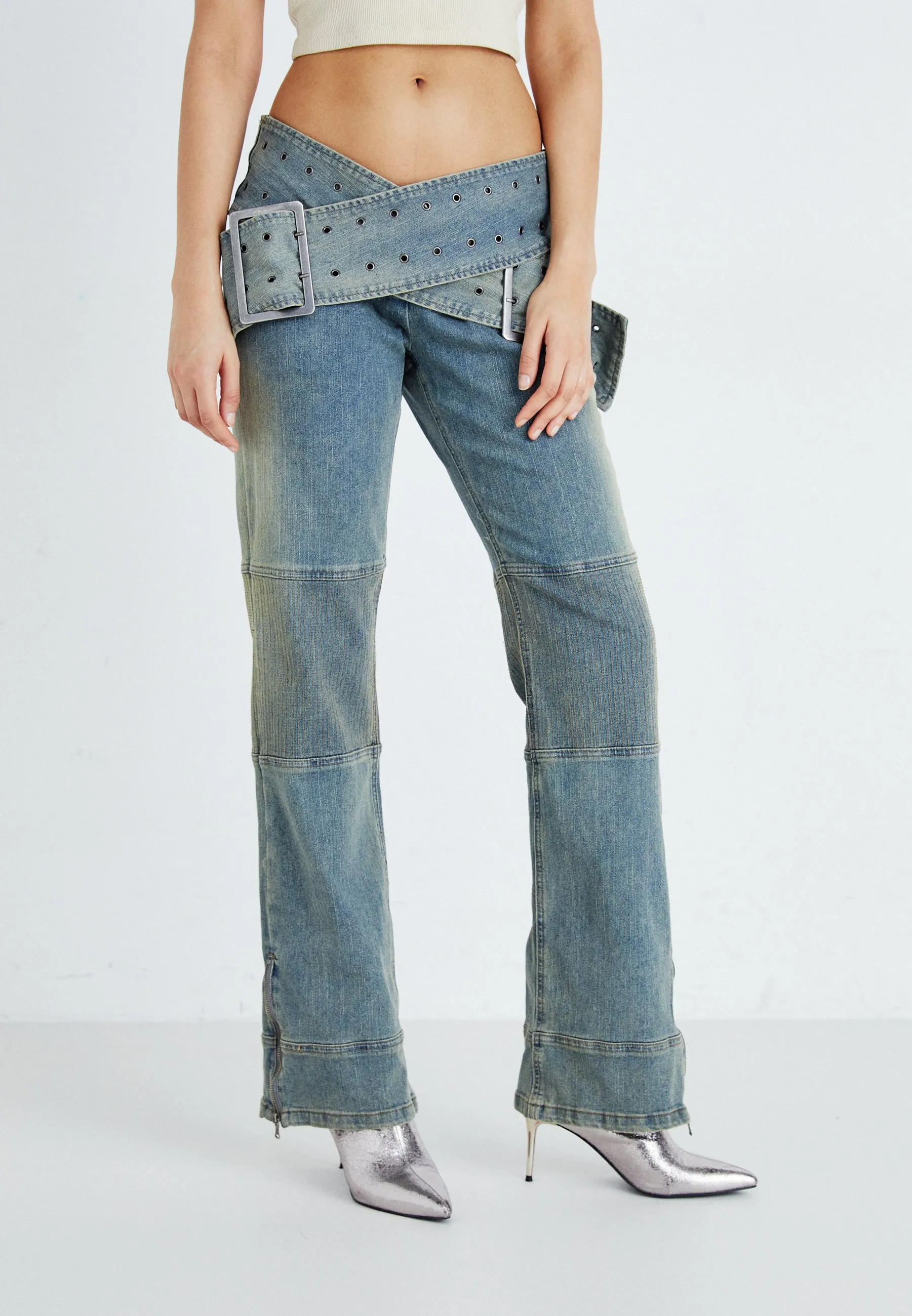 ASSASSIN - Jeans a zampa