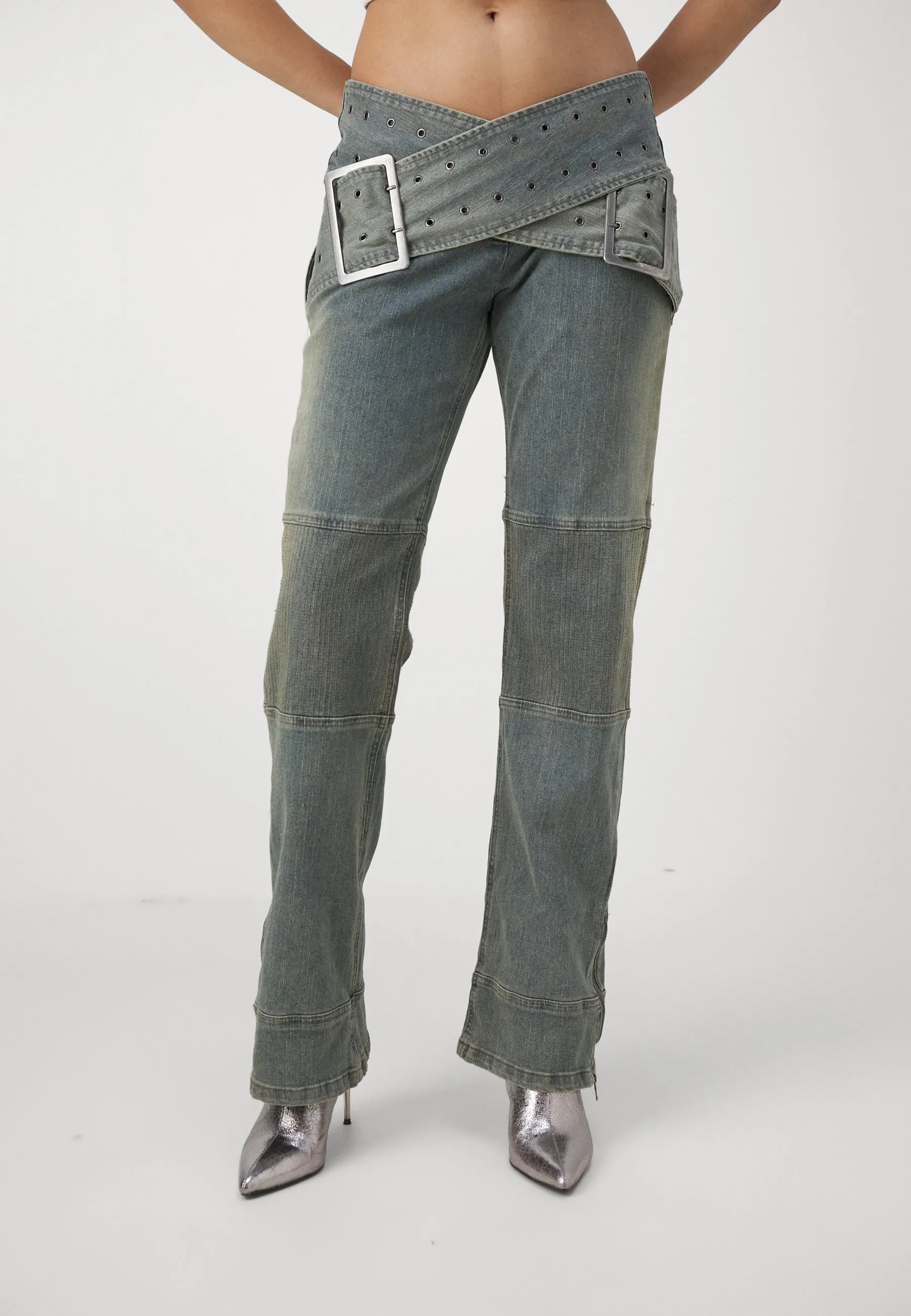 ASSASSIN - Jeans a zampa
