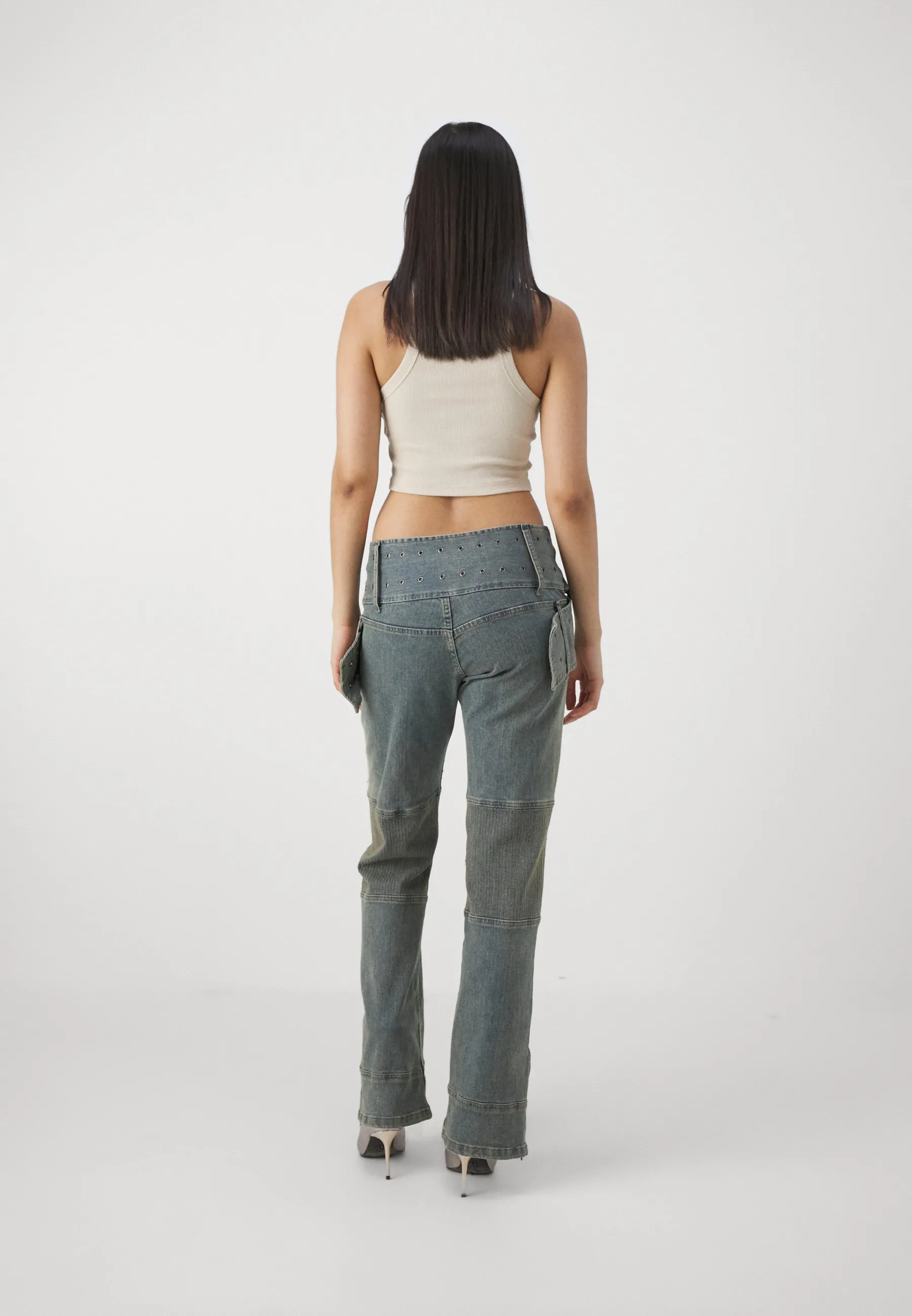 ASSASSIN - Jeans a zampa