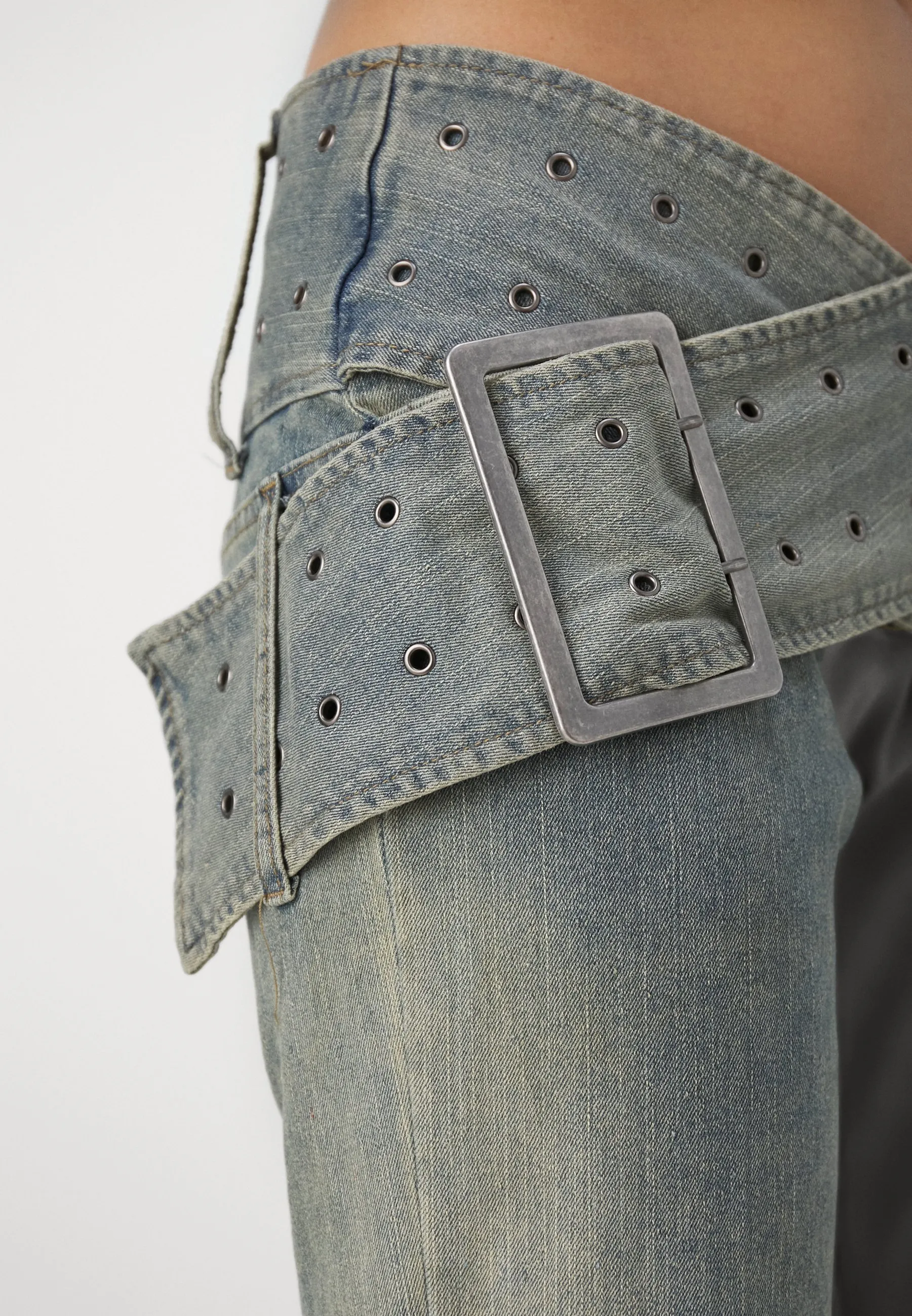 ASSASSIN - Jeans a zampa