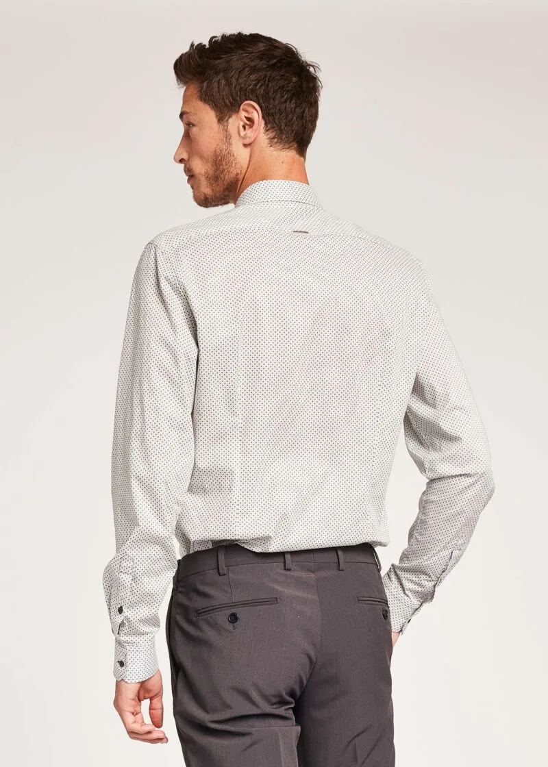 Camicia con collo classico