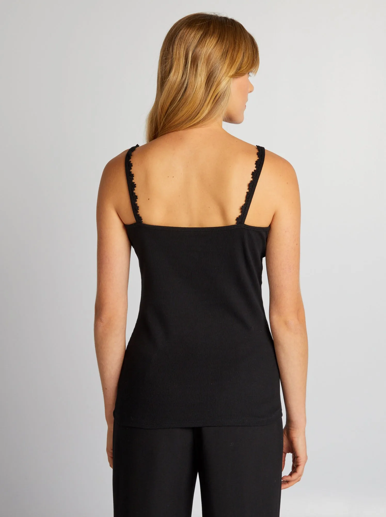 Canotta con spalline sottili - nero