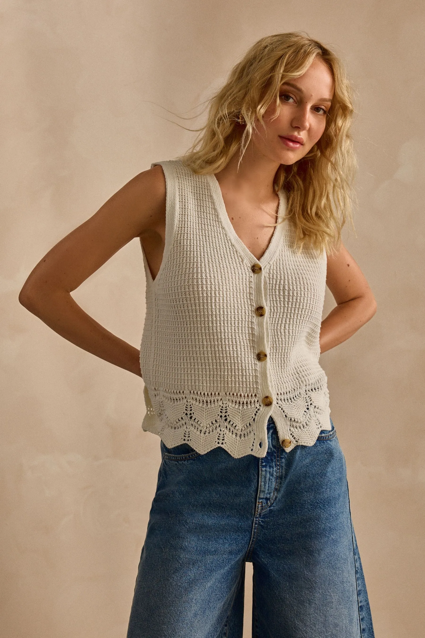 Gilet all'uncinetto con bottoni sul davanti