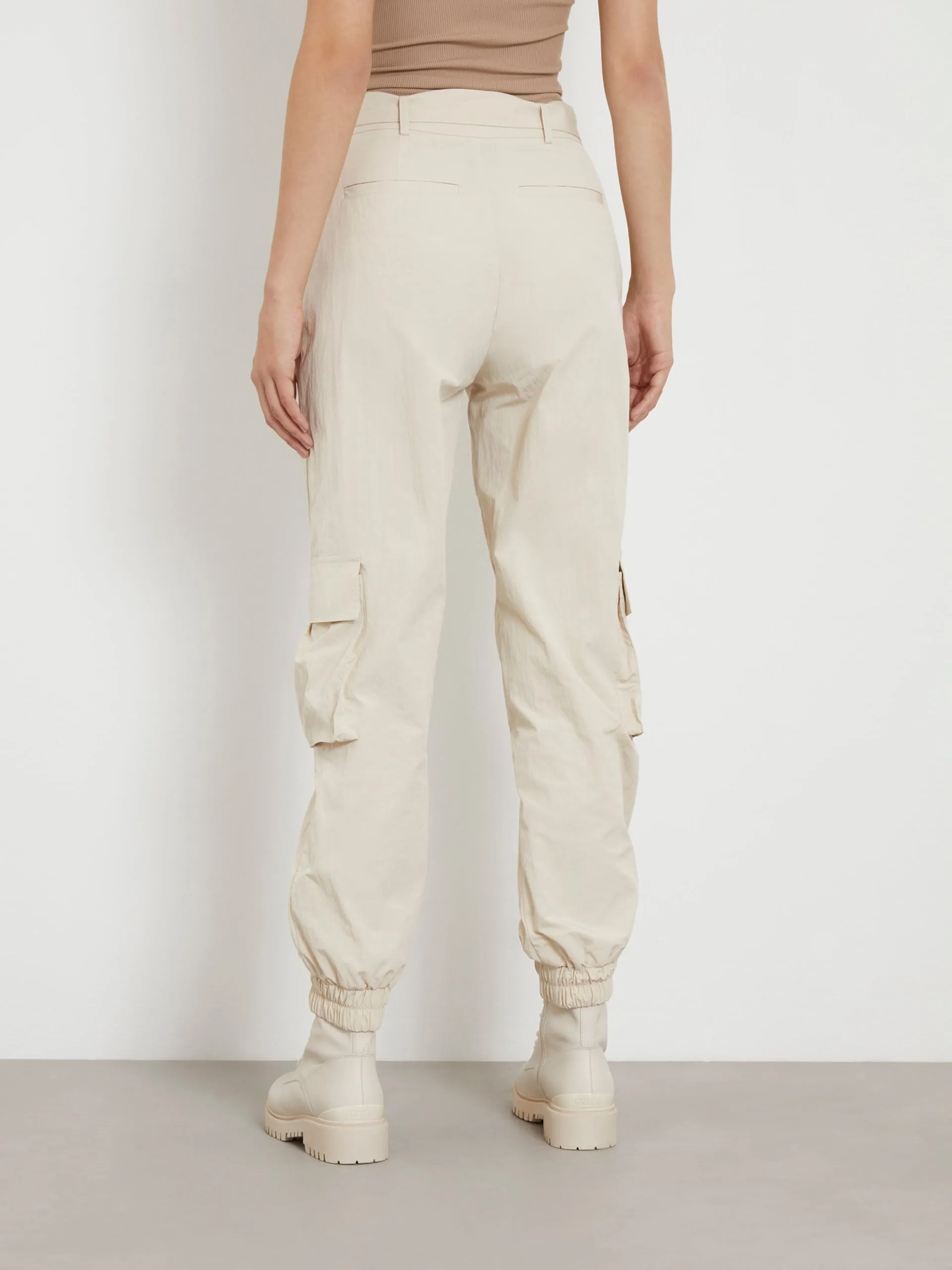 Guess - Pantaloni cargo a vita media crema