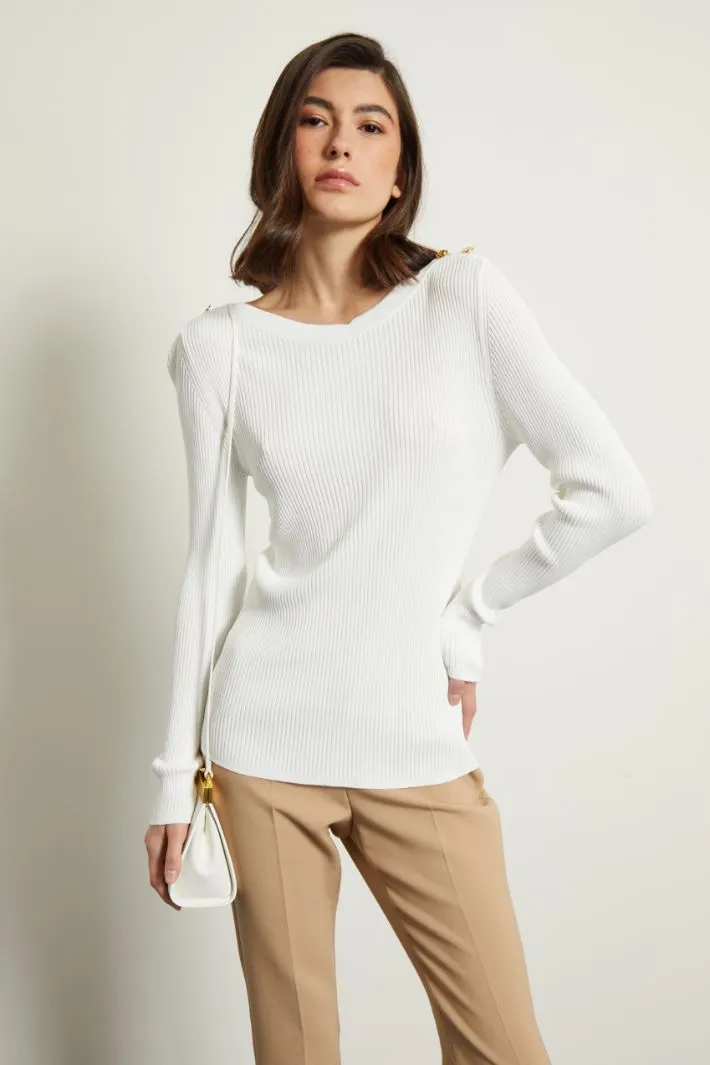 Maglia con bottoni decorativi