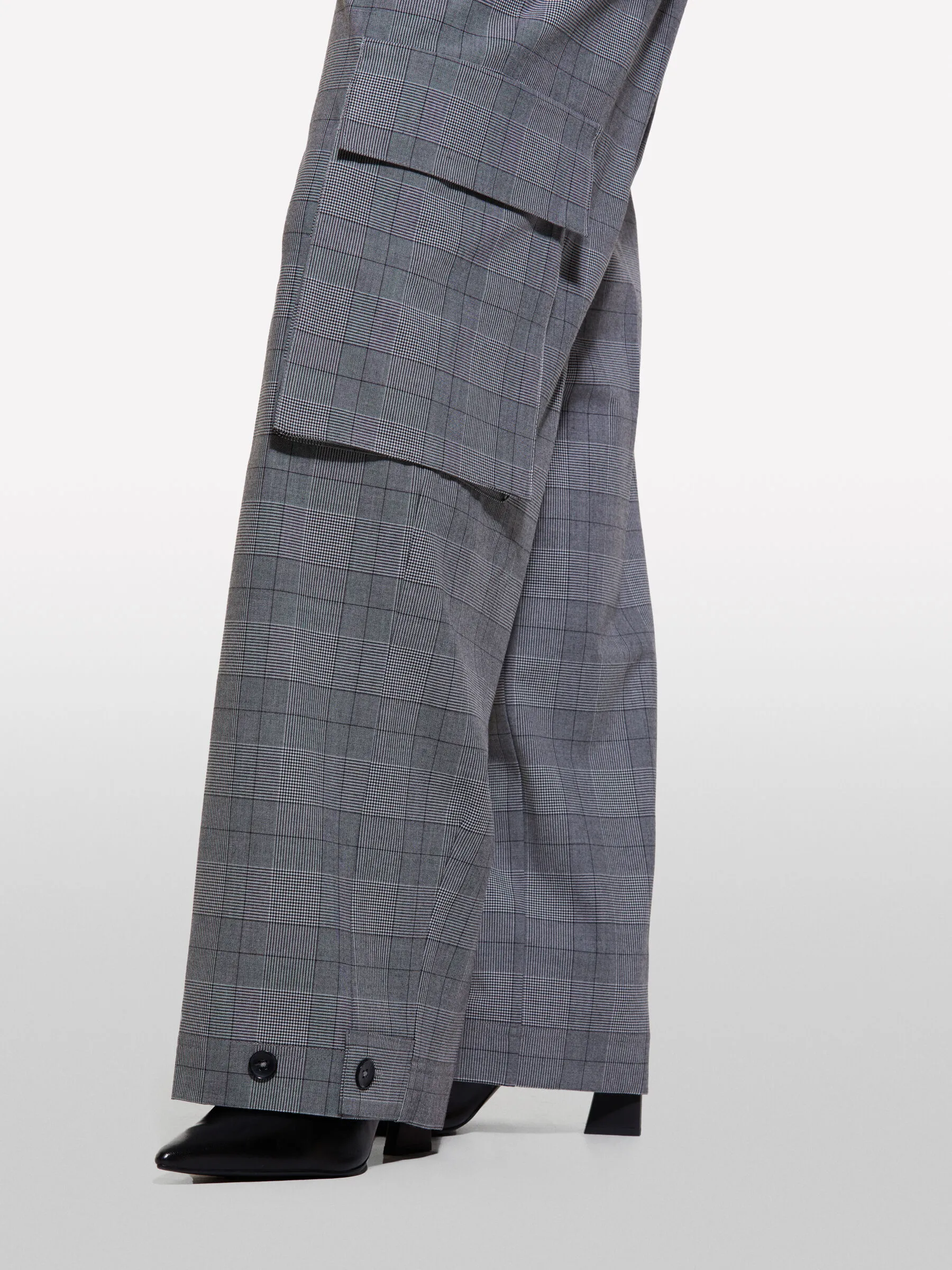 Nuovi arrivi      Pantaloni cargo tinto filo