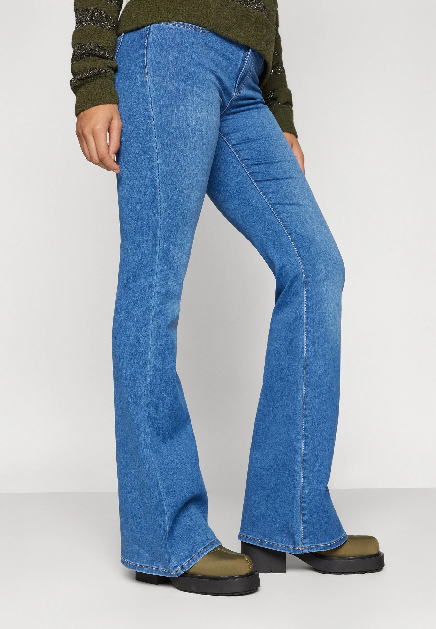 ONLREESE RETRO - Jeans a zampa
