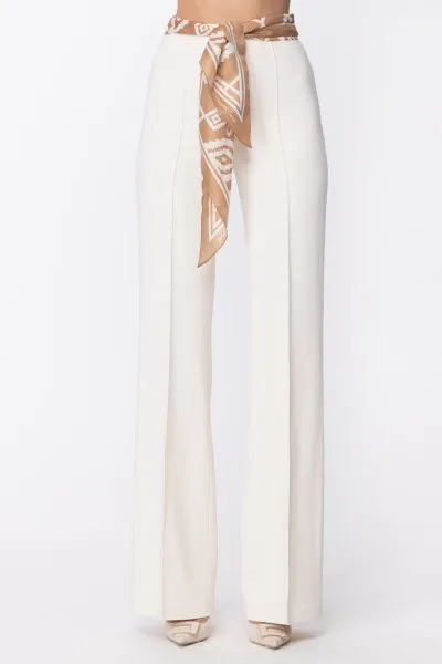 Pantalone a zampa con cintura foulard Burro