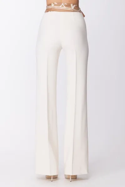 Pantalone a zampa con cintura foulard Burro
