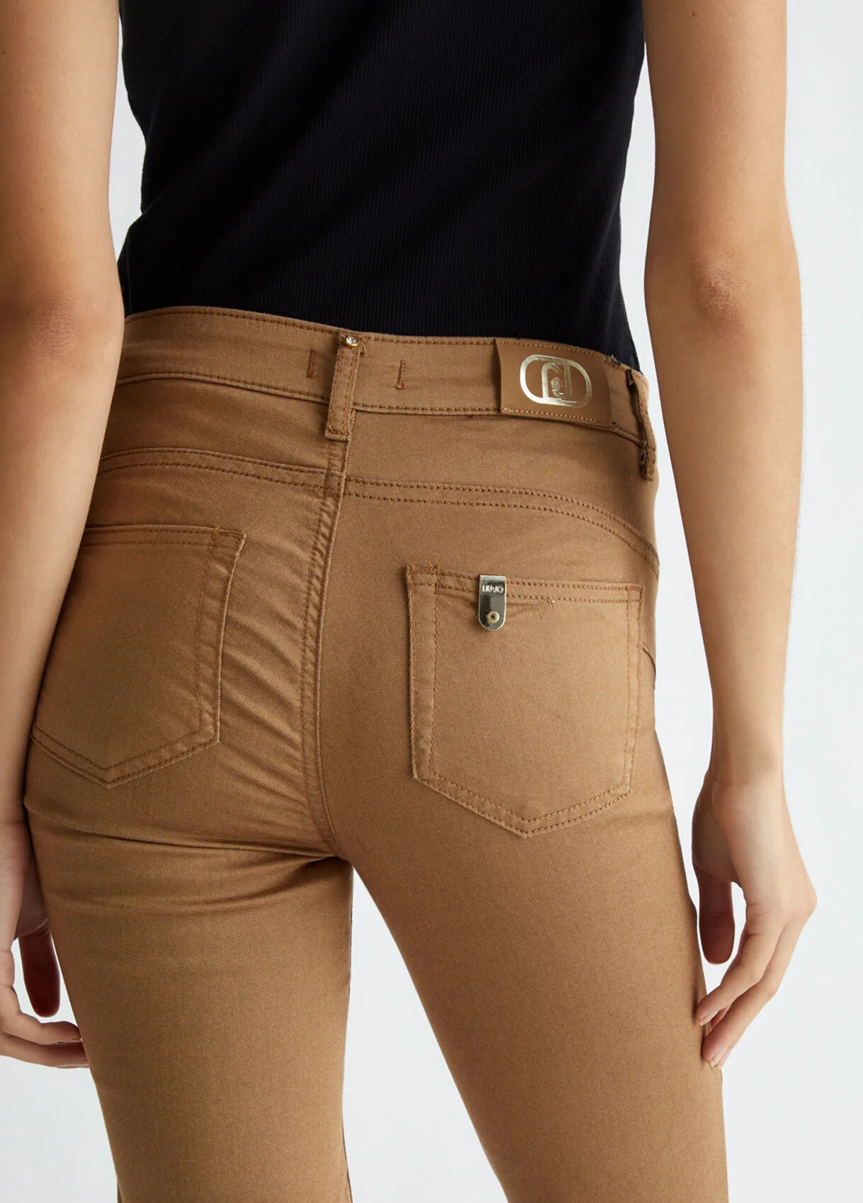 Pantaloni cropped bottom up 