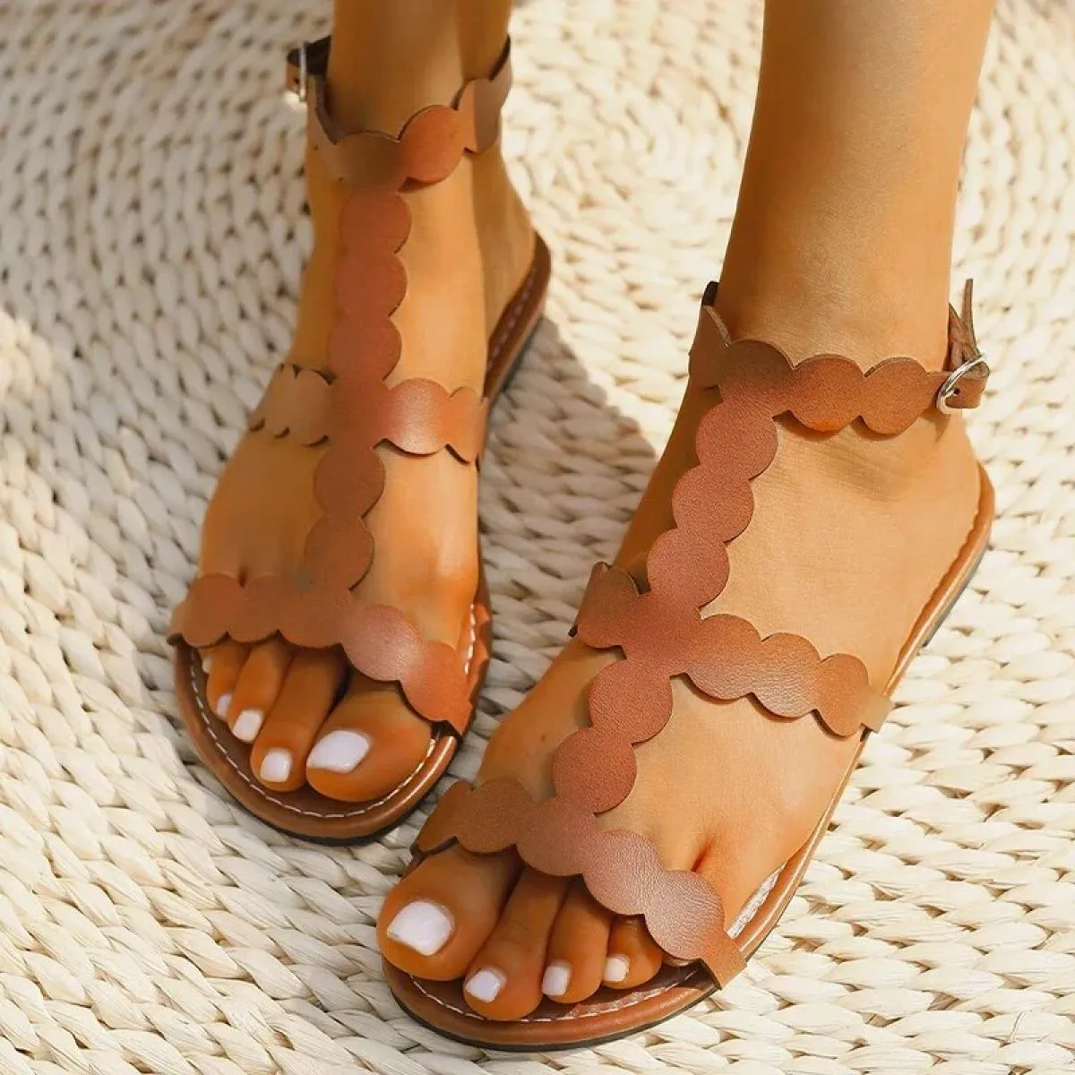 Sandali da donna Appartamenti Scarpe estive casual 2024 New Fashion Outdoor Beach Dress Infradito Walking Accogliente Designer B