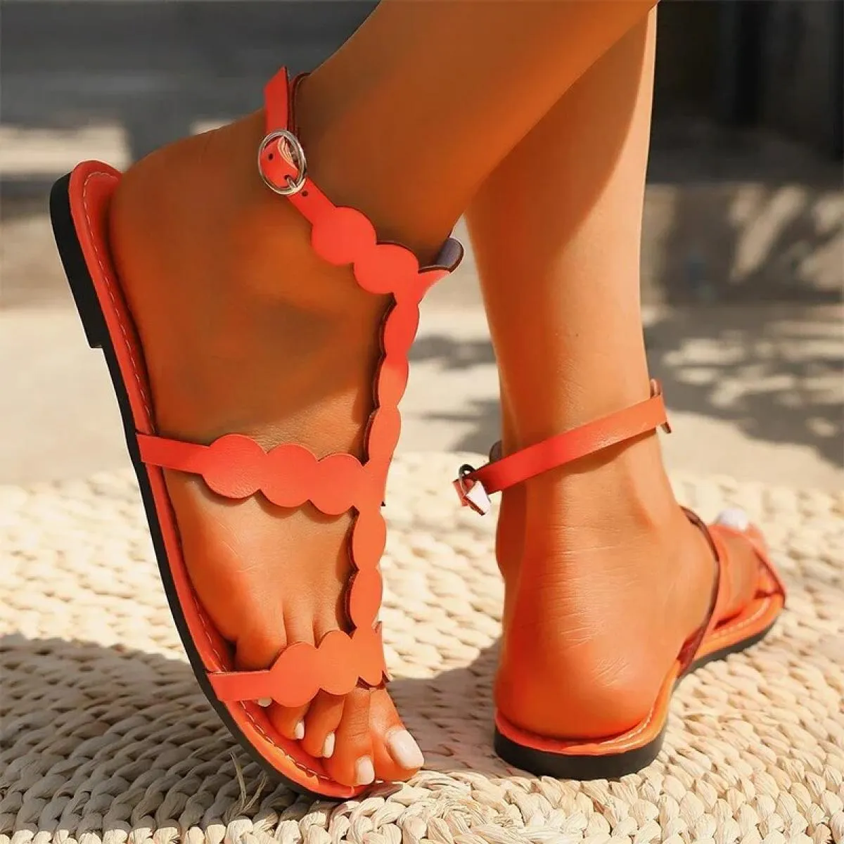 Sandali da donna Appartamenti Scarpe estive casual 2024 New Fashion Outdoor Beach Dress Infradito Walking Accogliente Designer B