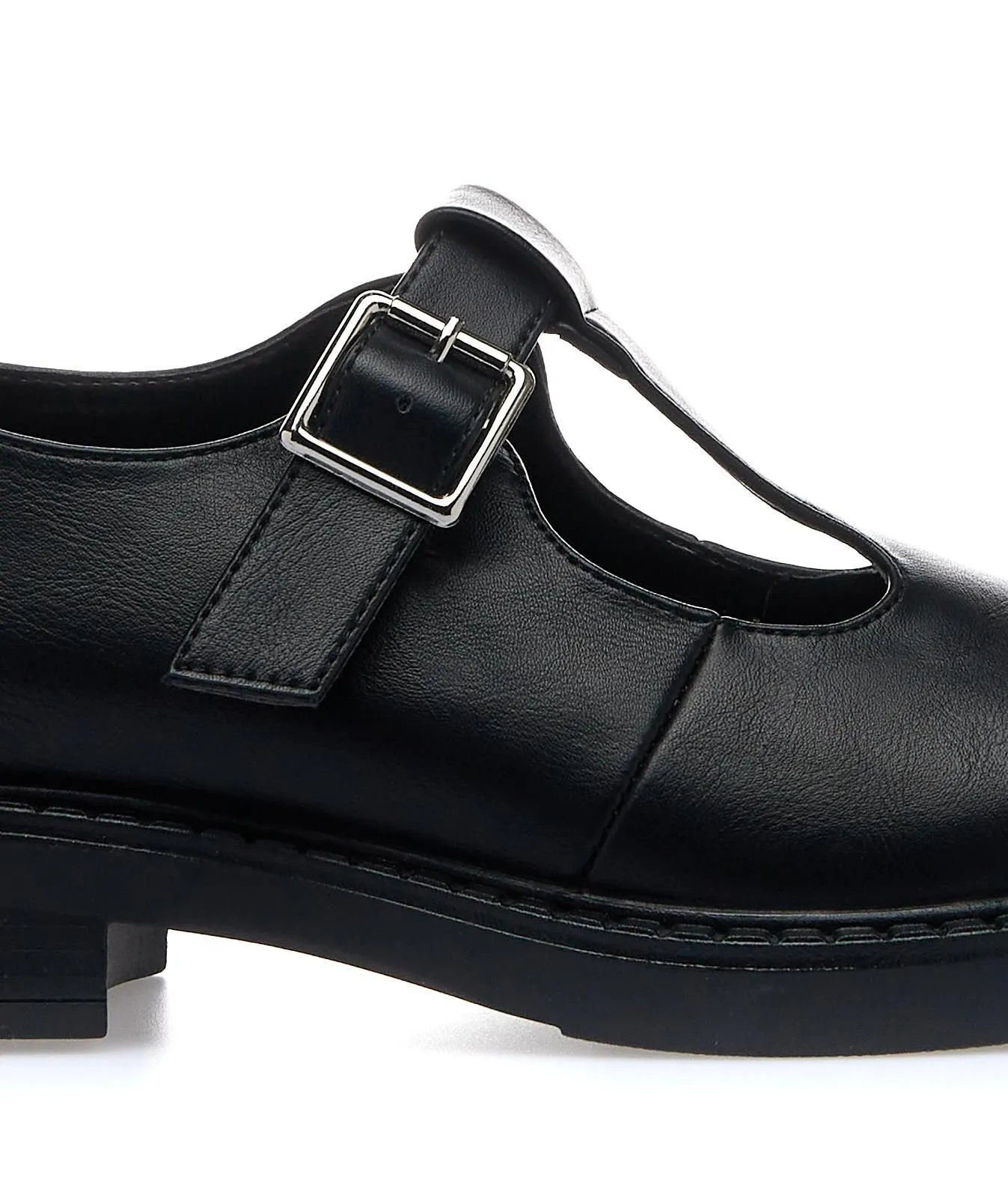 Scarpa elegante nera con fibbia